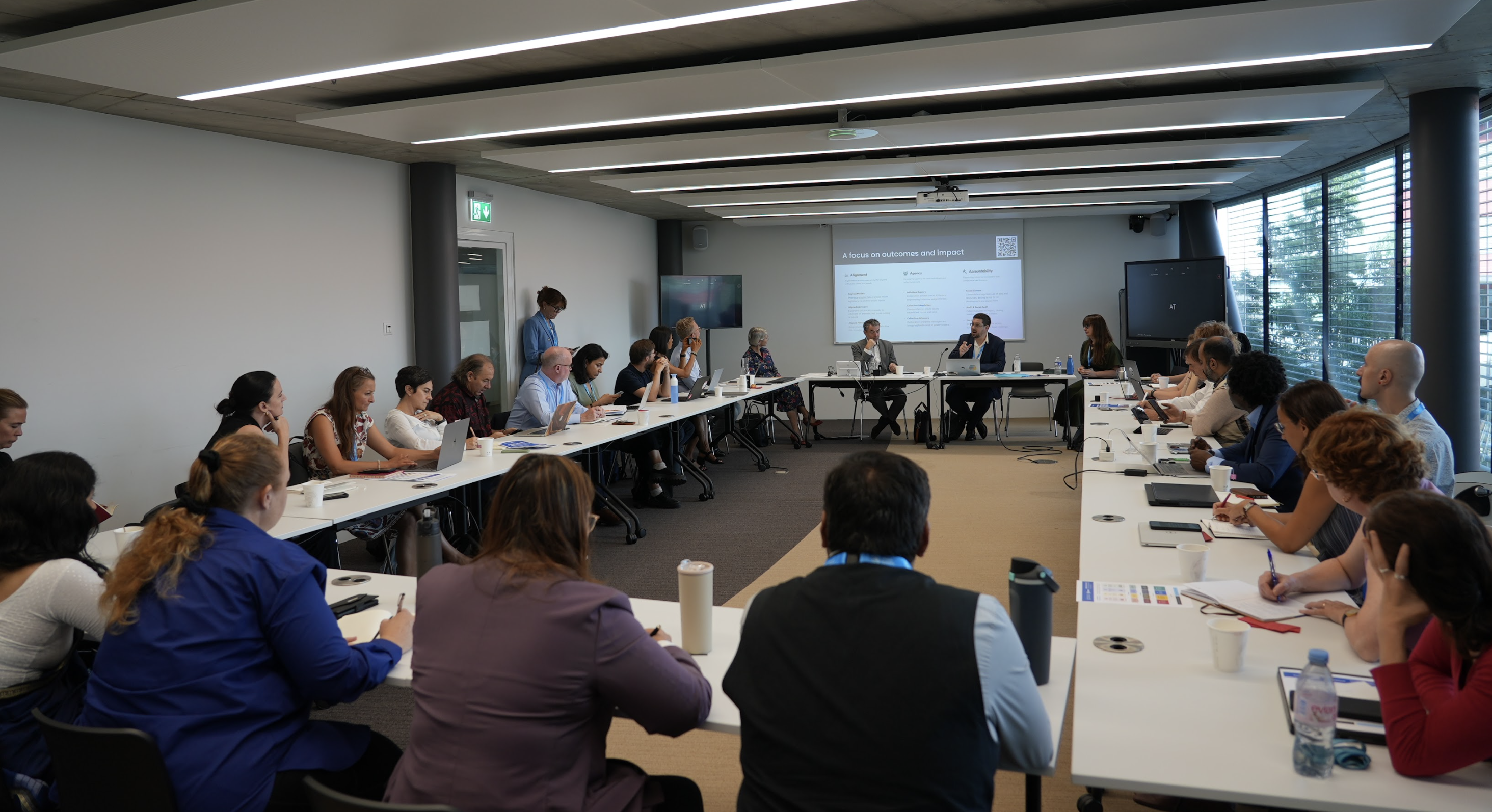 Image of the roundtable taking place